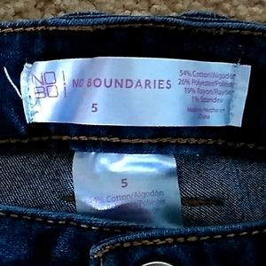 No boundaries size 5 in girls